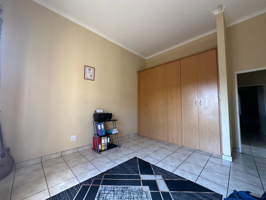 2 Bedroom Property for Sale in Waterval East North West